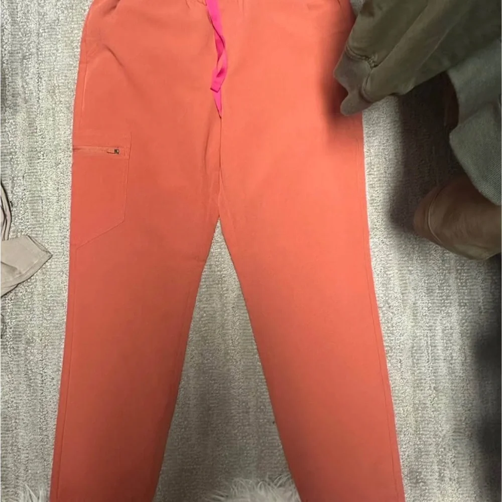Figs Women's spiced cider Jogger Scrub Set - Spiced cider size small and XS - Picture 7 of 10